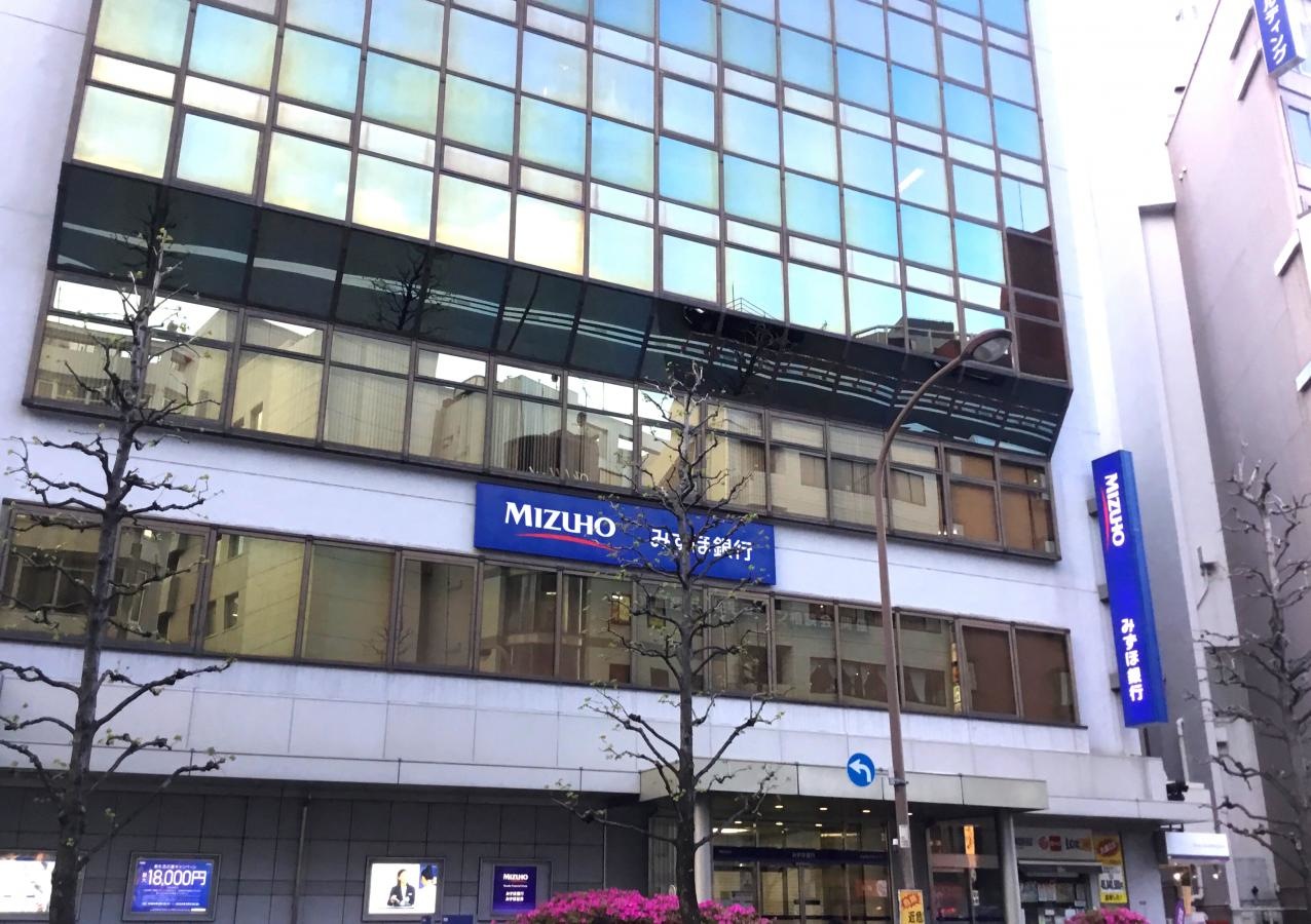 みずほ銀行　飯田橋支店　横から