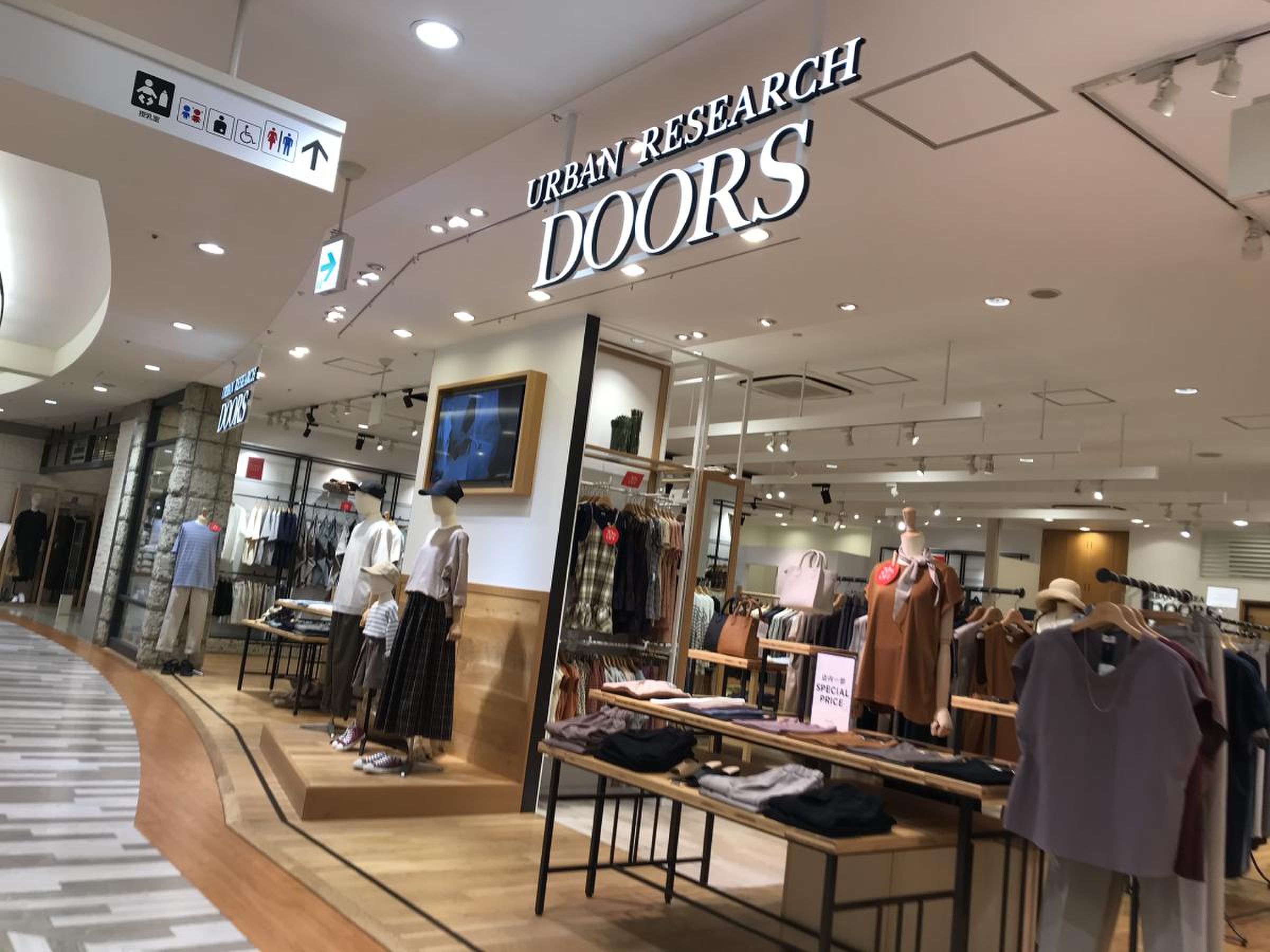 URBAN RESEARCH DOORS アミュプラザ博多店  