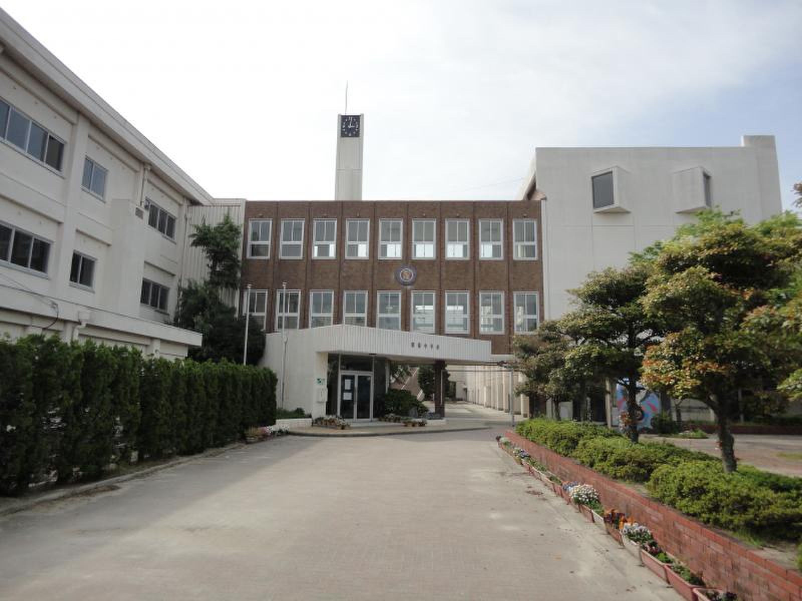 津 市立 朝陽 中学校