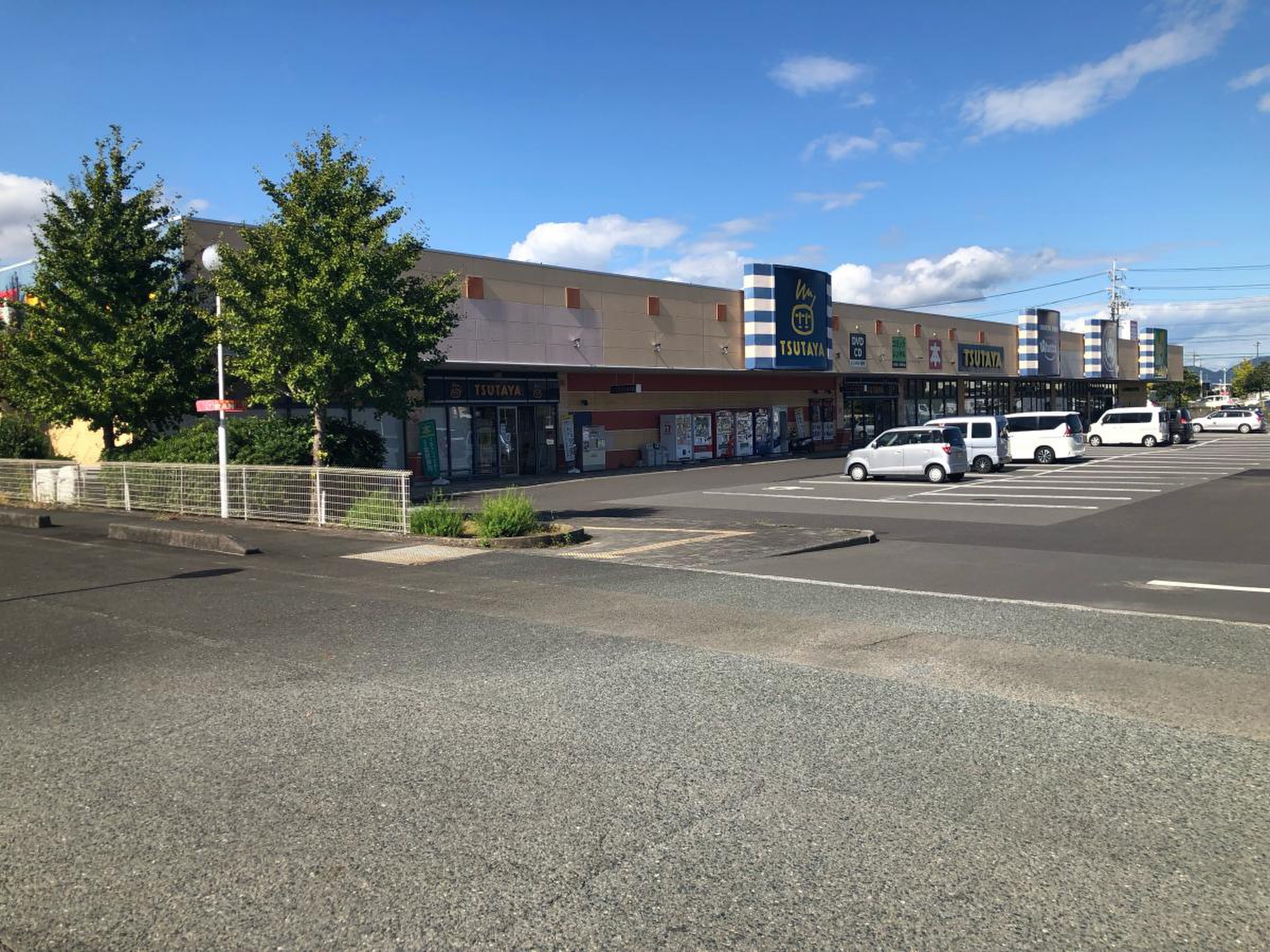 tsutaya グラン リバー 大井川 店