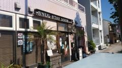 ＳＮＵＧ　ＳＴＡＹ　ＤＯＯＲ　ＣＡＦＥ