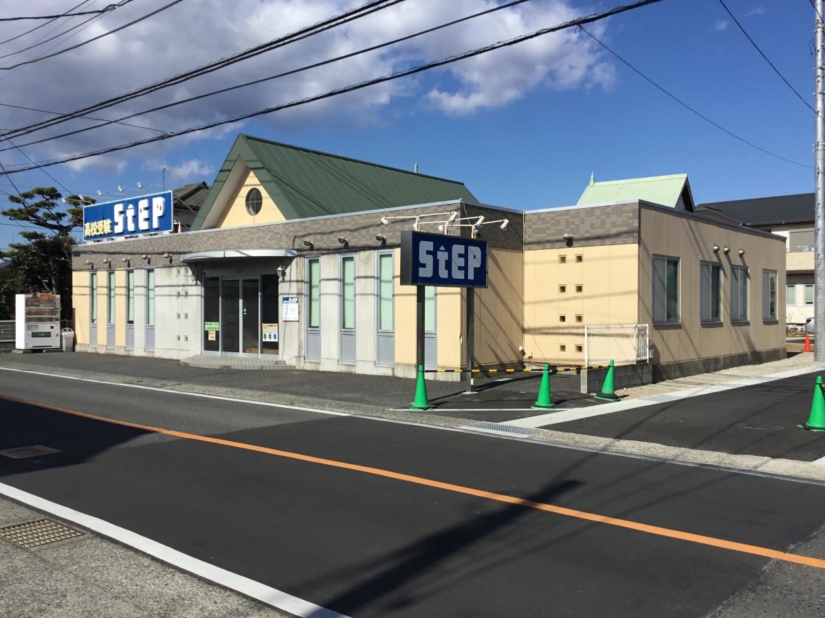 ステップ鴨宮北スクールの外観です。