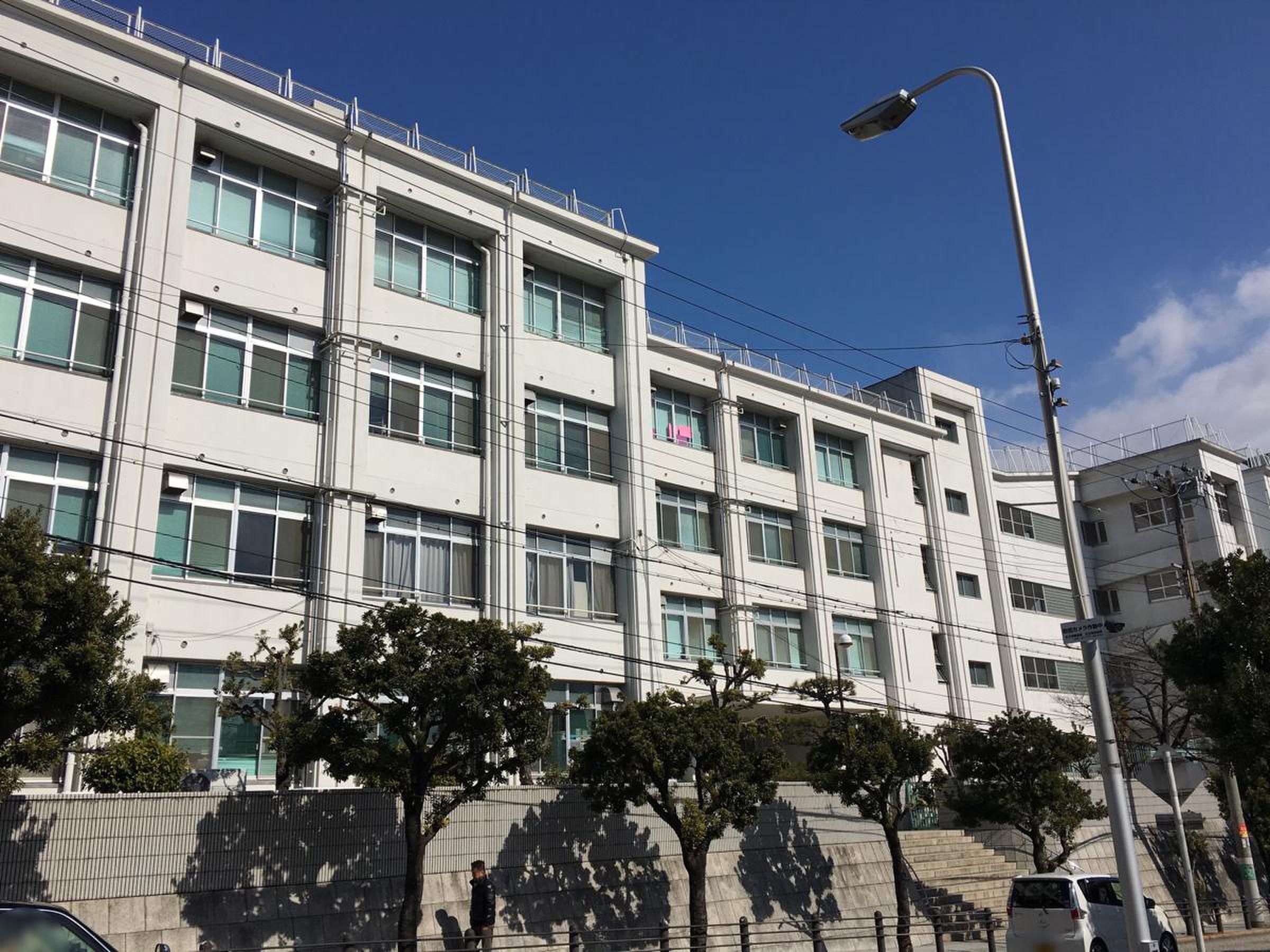 真田 山 小学校