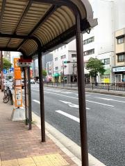 「黄金町」バス停留所