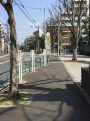 「太子堂中学校」バス停留所
