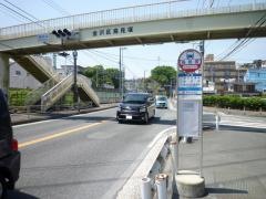 「鳥見塚」バス停留所
