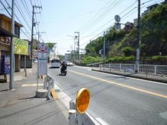 「鳥見塚」バス停留所