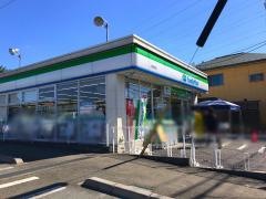 ファミリーマート　川和町店