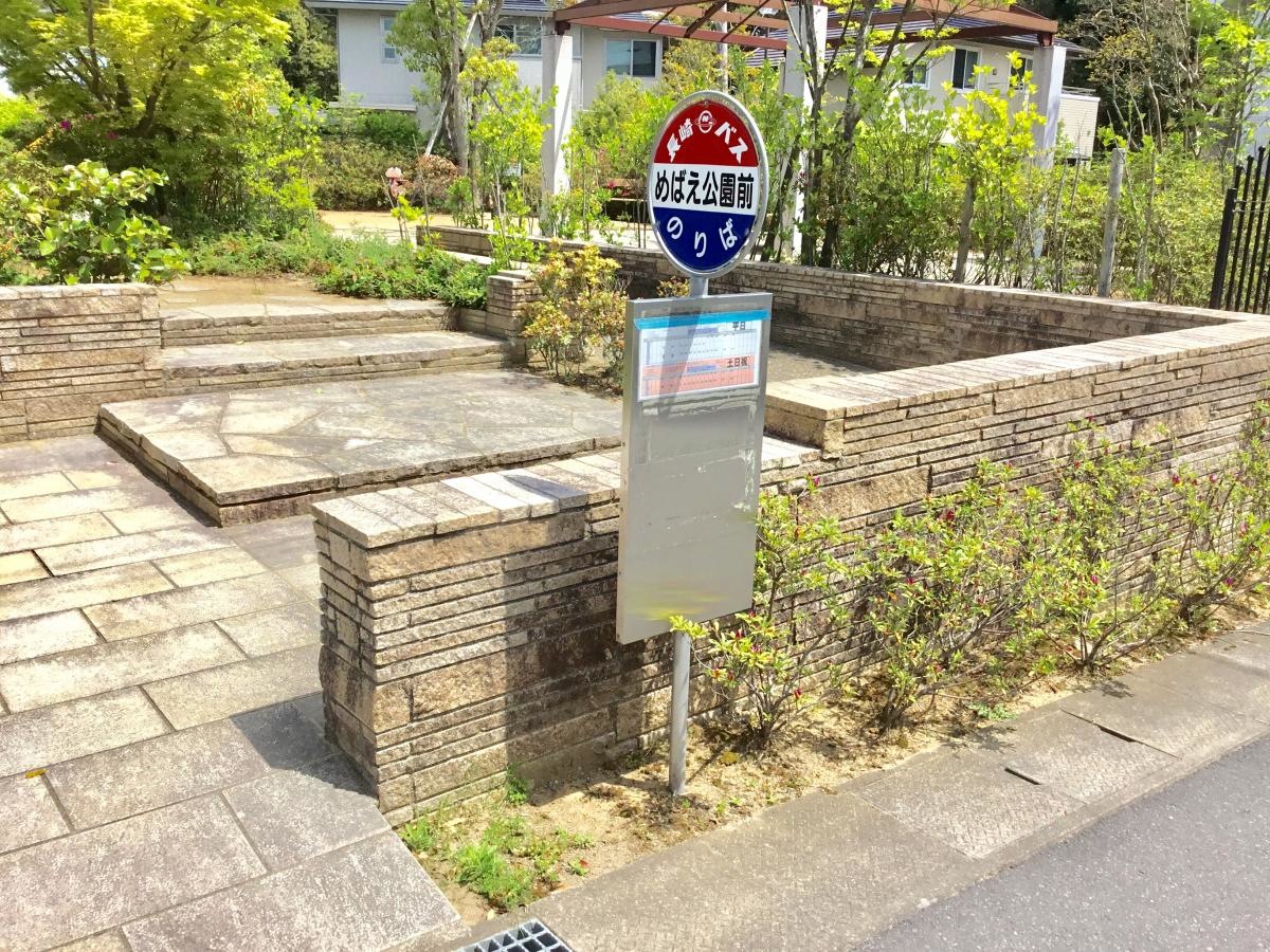 バス停全景