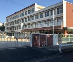 西城小学校