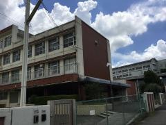 西城小学校