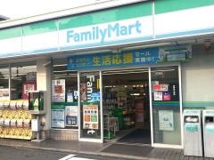 ファミリーマート　摂津三島店