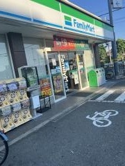 ファミリーマート　摂津三島店