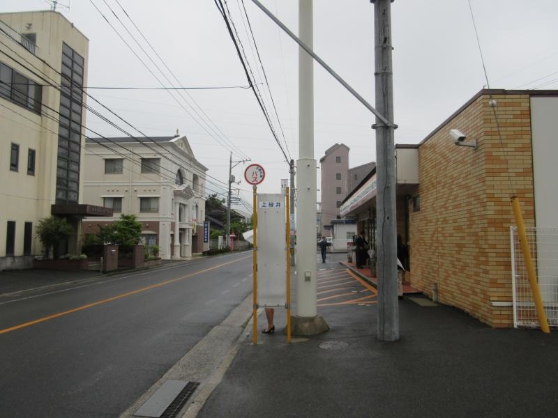 コンビニ前のバス停