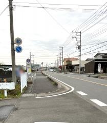 「吉岡学校入口」バス停留所