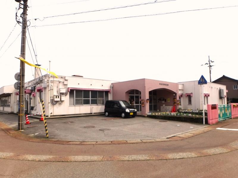 建物右斜め