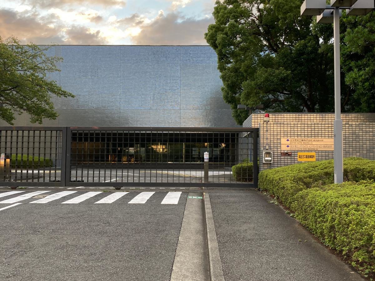 住友電工の施設外観です。