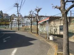 「日向岡入口」バス停留所