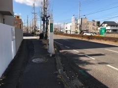 「三里小前」バス停留所