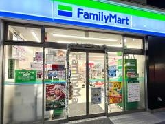 ファミリーマート　六本木通り店