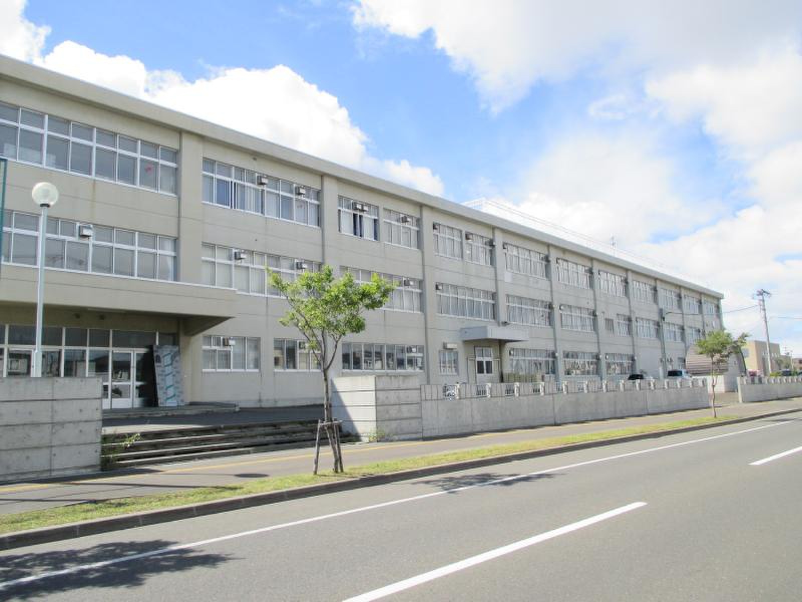 札 苗 北 中学校
