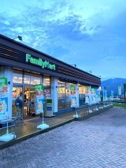 ファミリーマート　ひるがの高原SA店