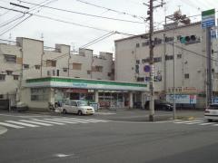 ファミリーマート　高井田柳通店