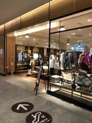 ＢＥＡＵＴＹ　&　ＹＯＵＴＨ　ＵＮＩＴＥＤ　ＡＲＲＯＷＳ　みなとみらい店