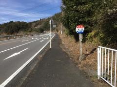 「梁崎」バス停留所