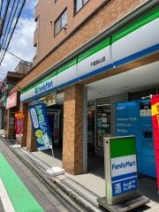 ファミリーマート　千歳烏山店