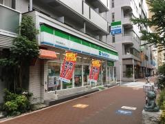 ファミリーマート　早稲田鶴巻町店