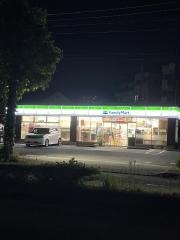 ファミリーマート　秀栄多摩落合店