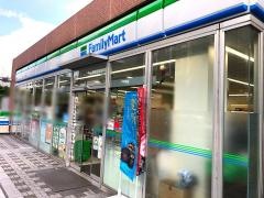 ファミリーマート　品川シーサイド駅前店
