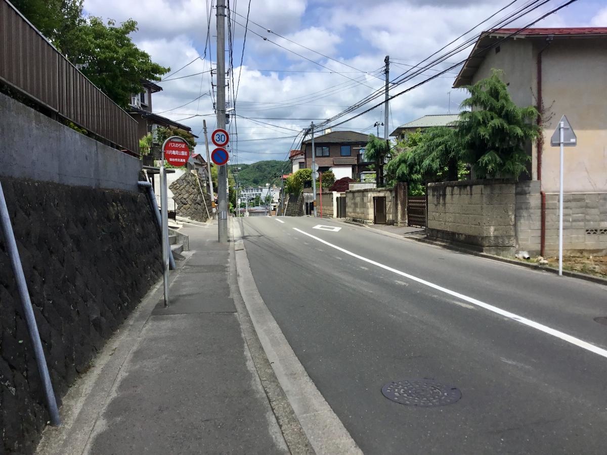 「川内亀岡公園前」バス停留所