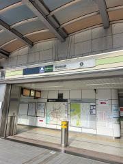 鶴見緑地駅