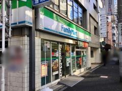 ファミリーマート　神田和泉町店