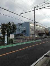 「聖トマス大学」バス停留所