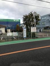 「聖トマス大学」バス停留所