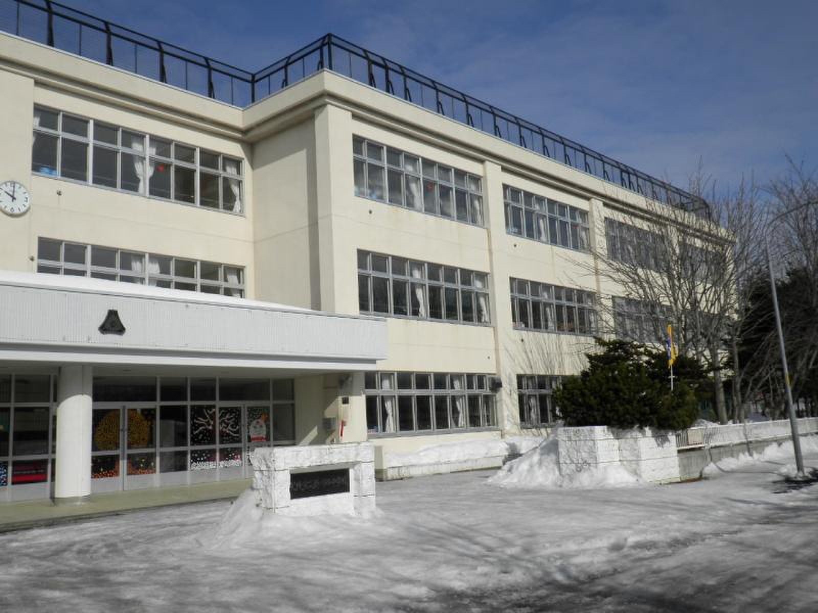 新 川西 中学校