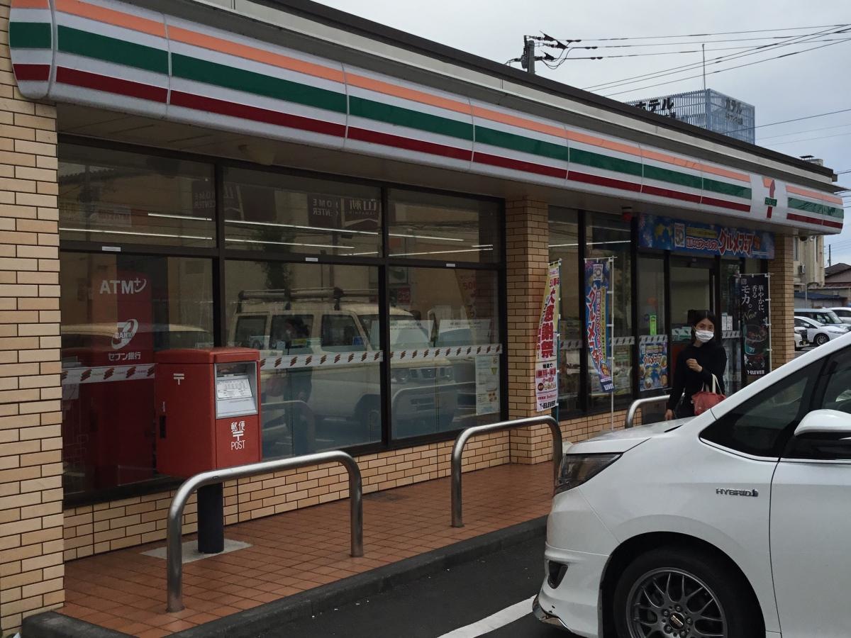 セブンイレブン正面
