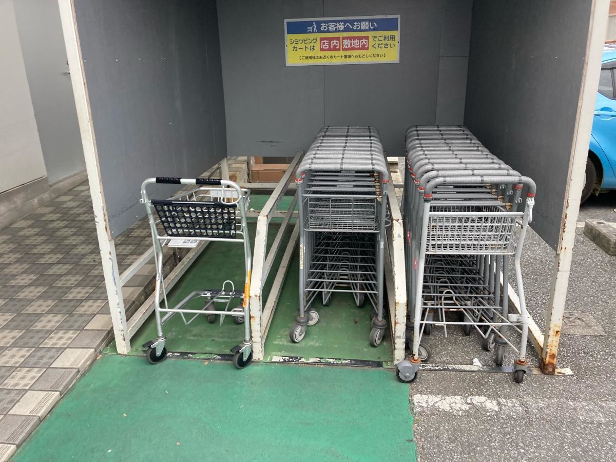 カート置き場。