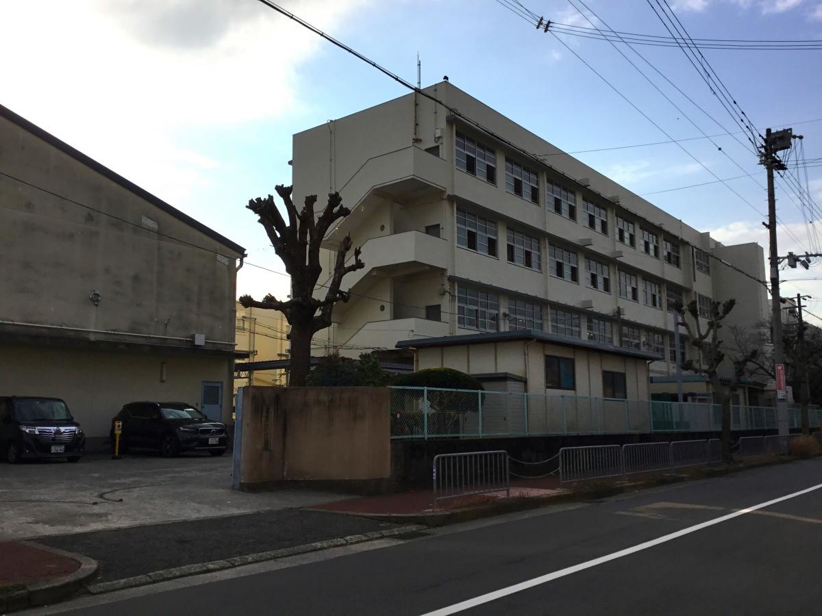 鳴尾中学校
