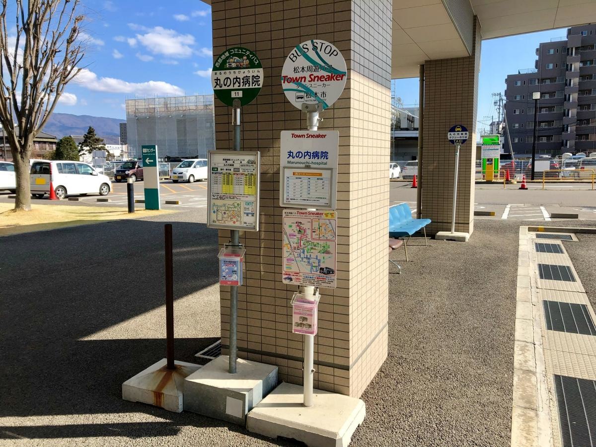 バス停全景