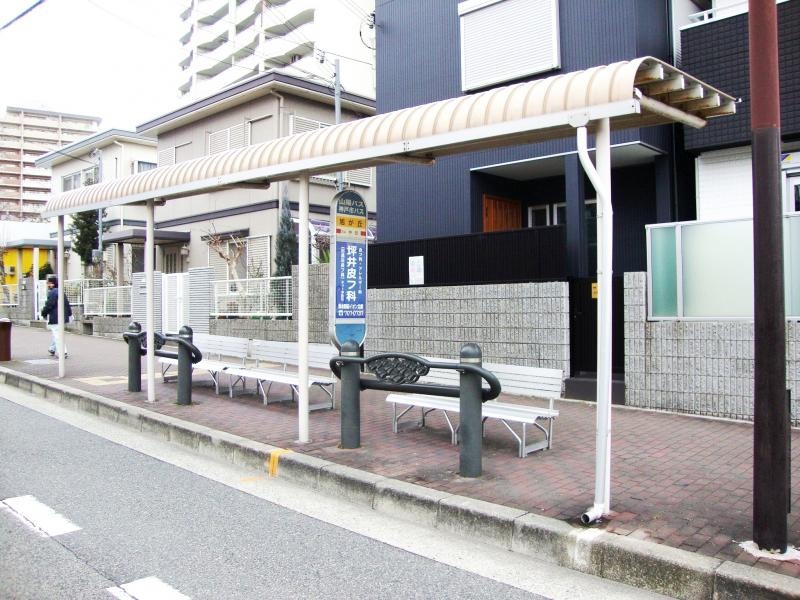 バス停外観①