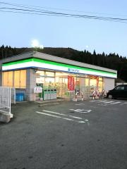 ファミリーマート　二ツ井きみまち阪店