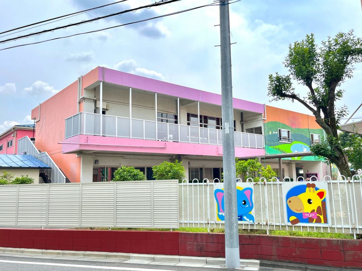 白ふじ幼稚園の南側からの西側園舎外観