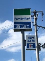 ファミリーマート　中山町長崎店