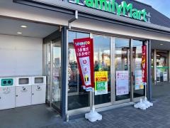 ファミリーマート　道の駅発酵の里こうざき店