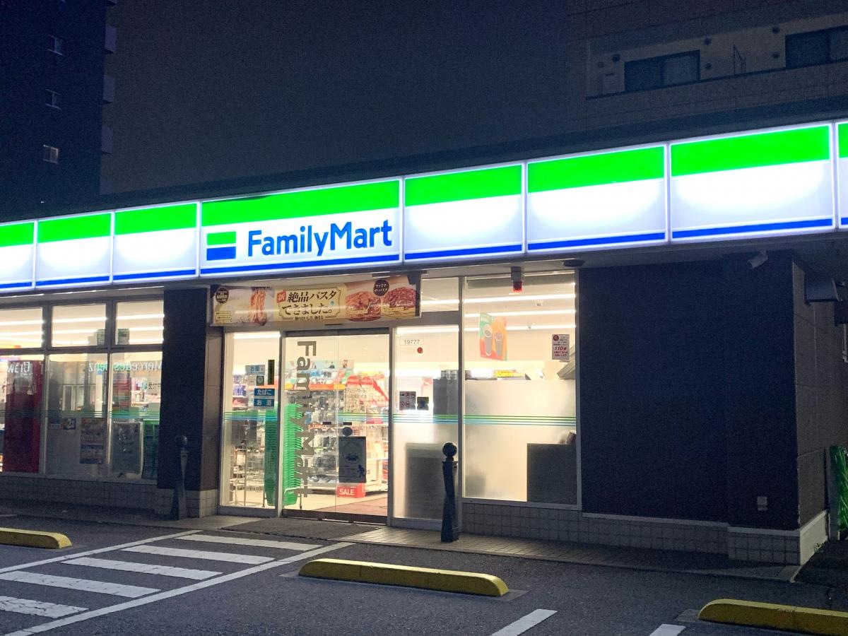 右手側