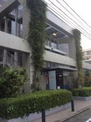 新宿区立大久保図書館